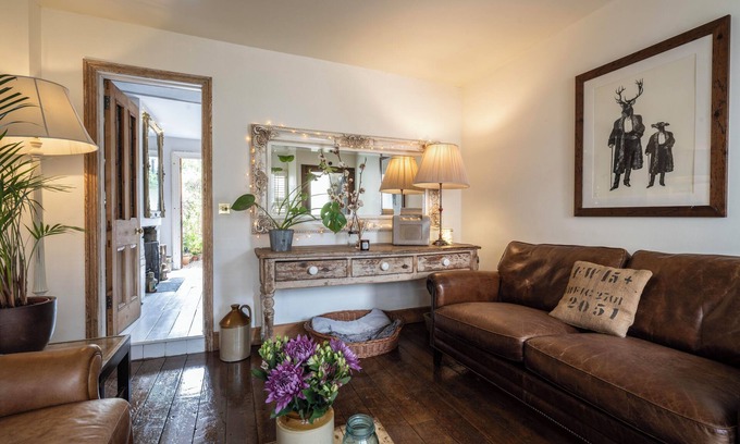 Whitstable Cottage | The Cook's Cottage: a coastal oasis w/outdoor kitchen, garden & cinema nr beach