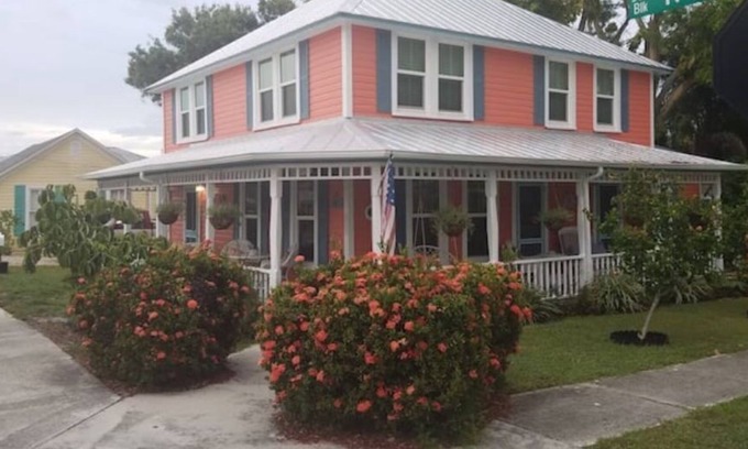 Fort Pierce Apartment | The Coral House 5 min to beach 3Bedrooms 2Bathroom