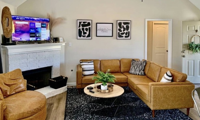 Cordova House | The Corner at Wolfchase - Boho Modern 4 BR w/ Garage and Huge Backyard