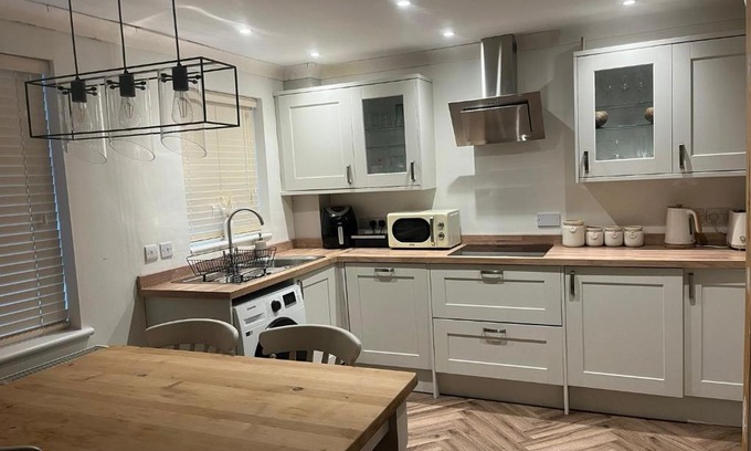 Crynant House | The cosy beach House