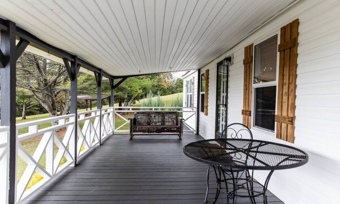 Cleveland Cottage | The Cottage at Cardinal Hill