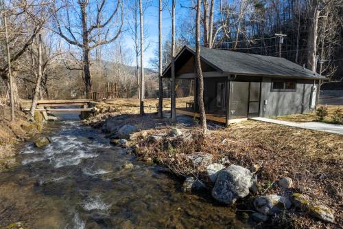 Cosby House | The Cottage At Greenbriar Creek - Pickleball Court, Creek, WIFI, Mountain Views, Starting at 79"