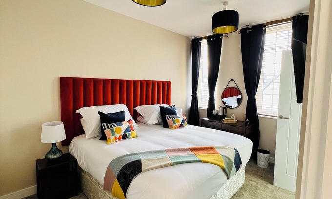 Falkirk House | The Courtyard Bar, Kitchen & Rooms