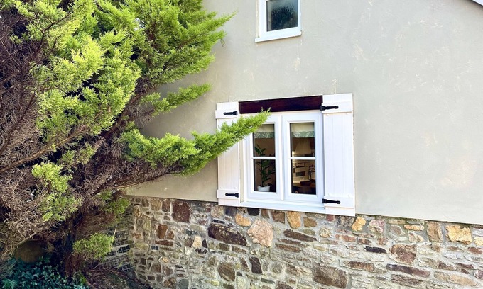 Brazzacott Cottage | The Cowshed: A peaceful, pet friendly cottage in Cornwall, with a garden