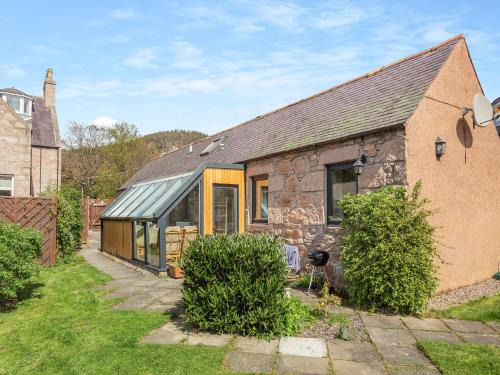 Ballater House | The Coyles Cottage - Sbh