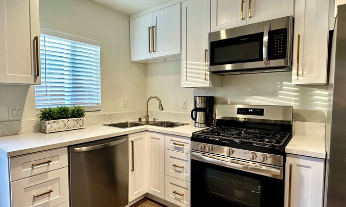 Belmont Heights Apartment | The Cozy Belmont Beach Hideaway