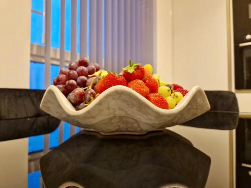 Alperton Apartment | The Cozy Cloud - Modern Apartment- Wembley stadium- Parking
