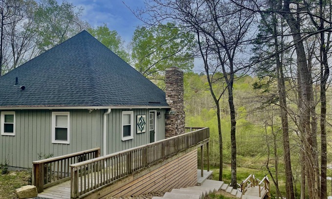 Roxboro Cottage | The Cozy Cottage on Little Duck Cove