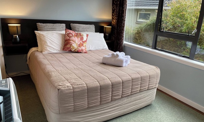 Upper Hutt House | The Cozy Hutt Home - 2-minutes to City Centre, Brewtown and Hutt River Trail