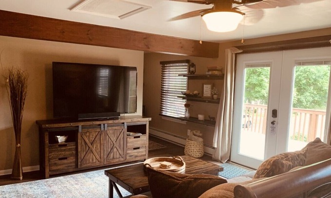 White Mills Apartment | The Cozy Nest in Historic Downtown Hawley
