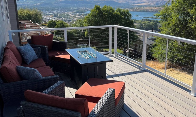 The Dalles House | The Crane’s View: Views, Hot Tub, Dog/Kid Friendly!