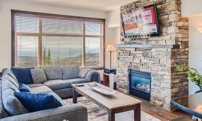 Big White Ski Resort Apartment | The Crescent 201 by Okanagan Premier