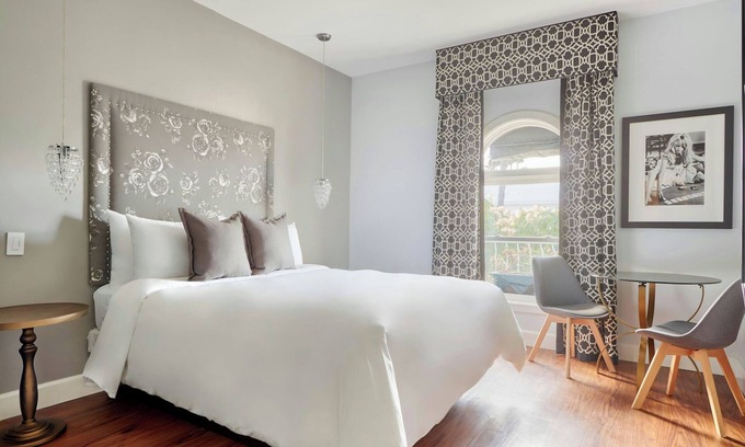 Beverly Hills Condo | The Crescent Hotel Beverly Hills, Sonder by Marriott Bonvoy