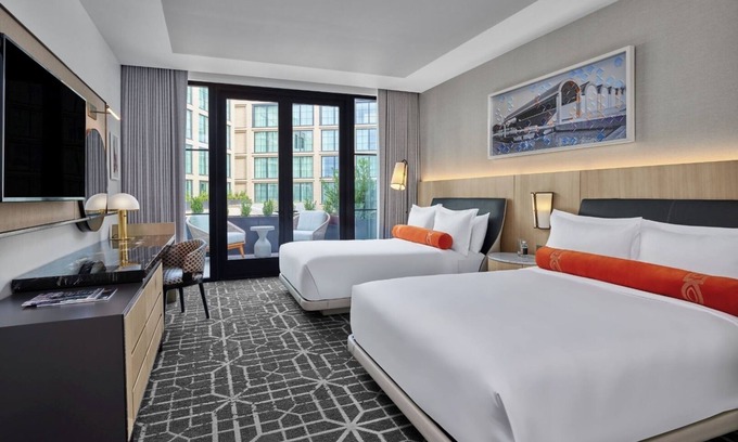 Fort Worth Cultural District Hotel | The Crescent Hotel|Patio Deluxe Queen Queen| Private Bath & Balcony Near Kimbell