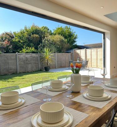 Lancing Villa | The Crescent Villa Lancing