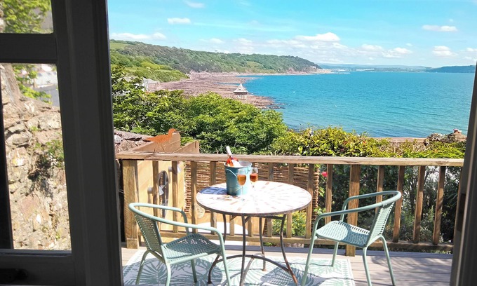 Kingsand Ski Chalet | The Crow's Nest - A Cosy Village Cottage with Stunning Sea Views