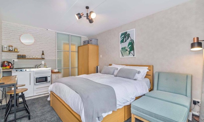 Wellington Apartment | The Cube - Cosy Studio - Great Location Close to Attractions, Shops & Eateries