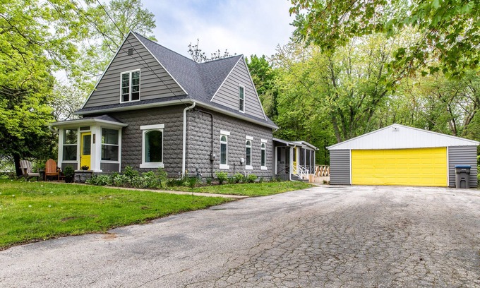 Sawyer House | The Dacha - Hot Tub, Family-Friendly