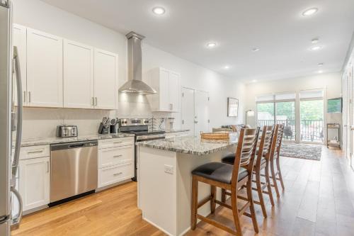 Inglewood Apartment | The Daffodil by Stay Local Nashville