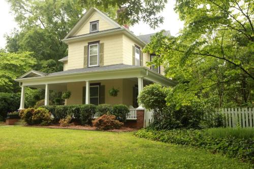 Lindley Park Bed & Breakfast | The Dailey Renewal Retreat B & B