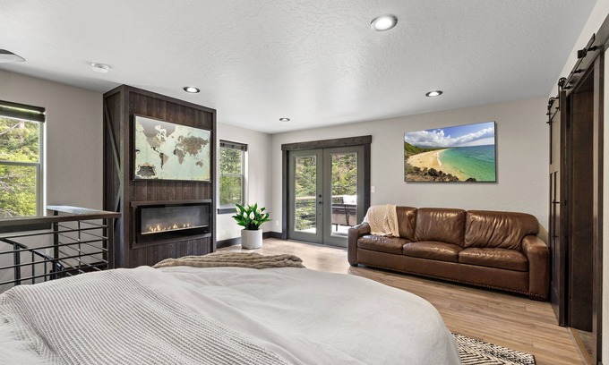 Hayden House | THE DEN at Hayden Lake- Hot Tub, Boat Slip, Close to Riding & Hiking Trails,