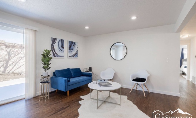 South Westminster House | The Denver Den | Fast Wifi | Foosball