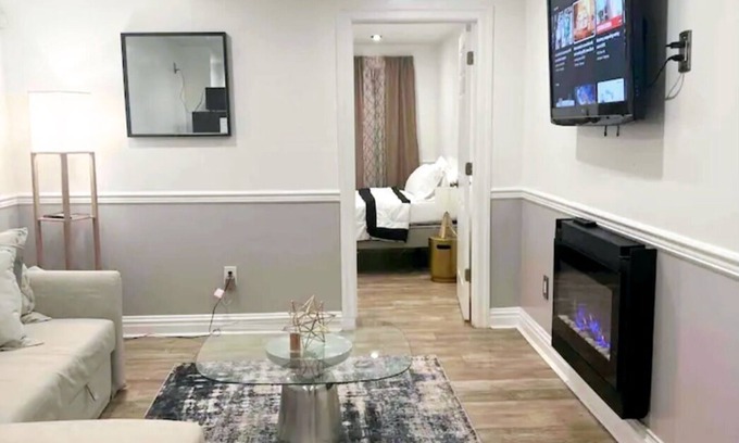 Crown Heights Apartment | The Diamond Duplex 💎 w/backyard and parking