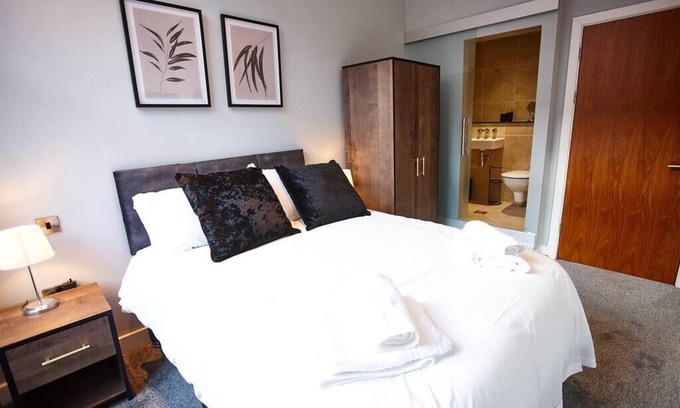 Manchester Apartment | The Diamond Suite Sum