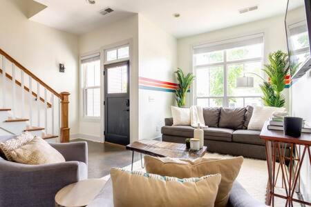 Nashville House | The Dogwood House - Minutes to Downtown & Opry