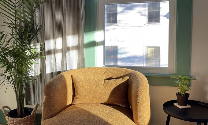 Cavendish House | The Dorothy- Fun and Funky-10 minutes from Okemo