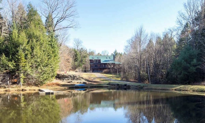 Marlboro House | The Dover Hideaway | Hot Tub & Close to Mt. Snow