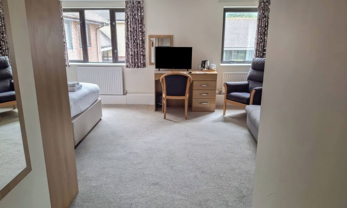 Littlehampton Cottage | THE DRIFTWOOD DWELLING AT MARINE COURT in Littlehampton