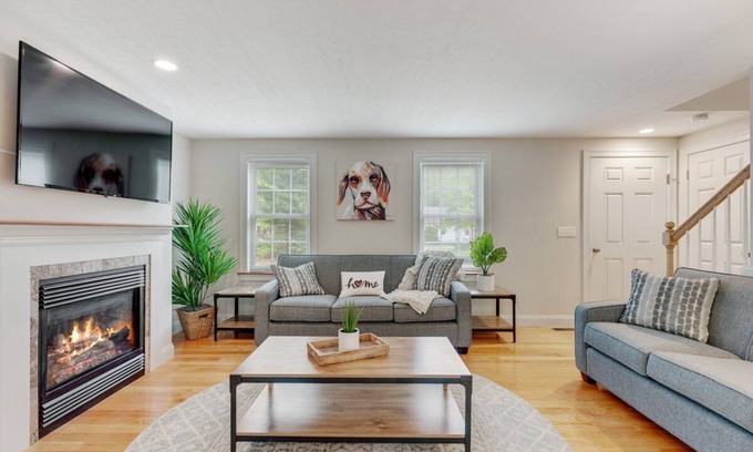 East Falmouth House | The Driftwood Home, 5 min from Mashpee Commons, AC