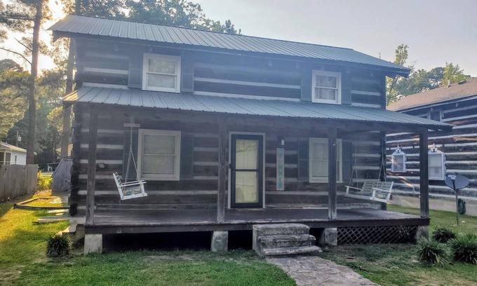 White Lake Cabin | The Ducks Summer Nest @ White Lake NC. A cozy, 5-bedroom 3-bath cabin.
