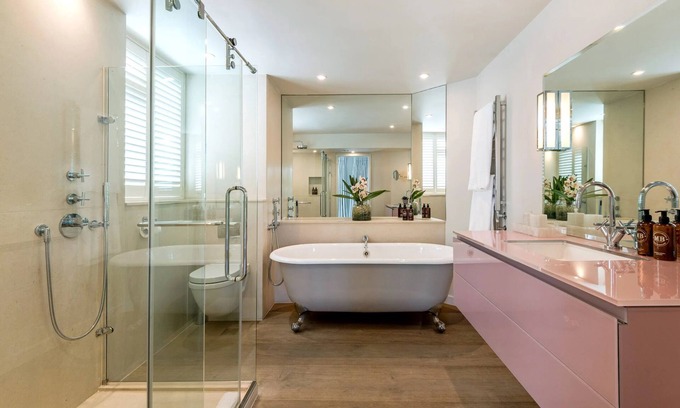 Queen's Gate Apartment | The Duplex Park View Apartment
