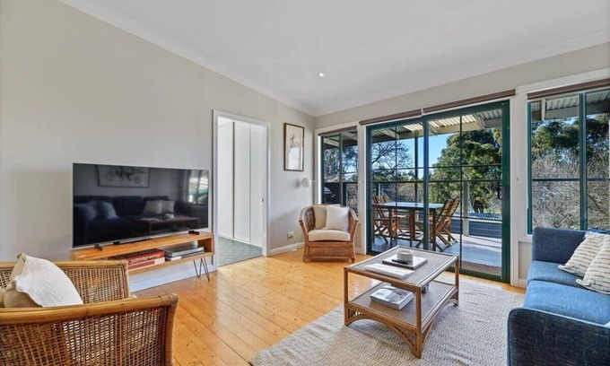 West Bathurst House | The Durham - Revamped 1930s Retreat, Pets Allowed