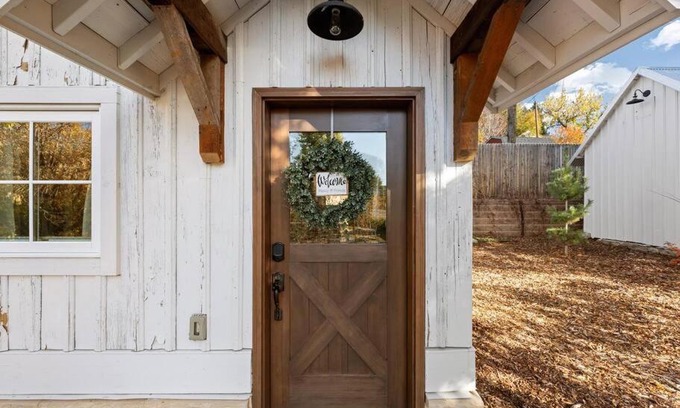 Castle Rock House | The Dyer Inn - An Exclusive Restored Barn
