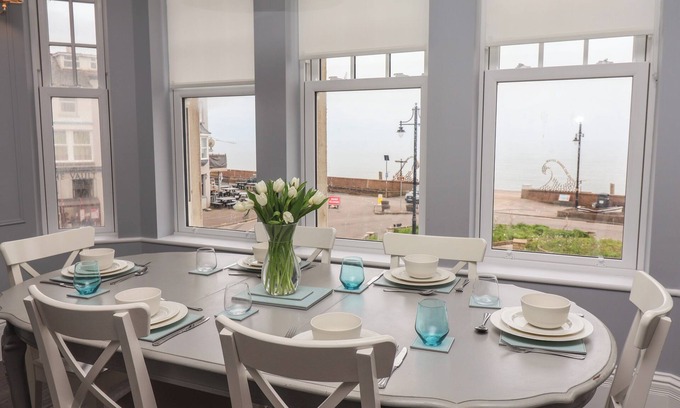 Seaton Cottage | THE EASTLEIGH, family friendly, with a garden in Seaton, Devon