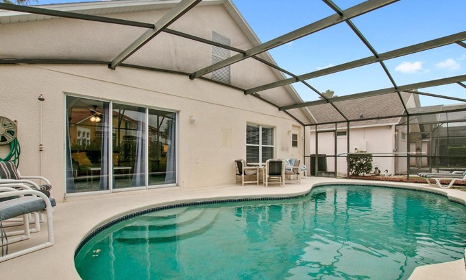 Lake Berkley House | The Eazy Breezy House - 4BR w/Heated Pool
