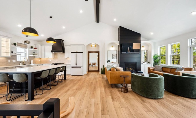 Ephraim House | The Edelweiss: NEW 6 BR/Theatre/Game Room/Fire Pit