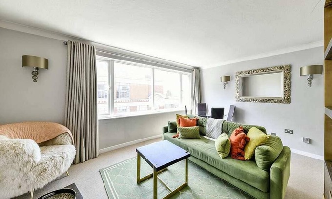 Brompton & Hans Town Apartment | The Elden - No 17 - Fairway Hosting