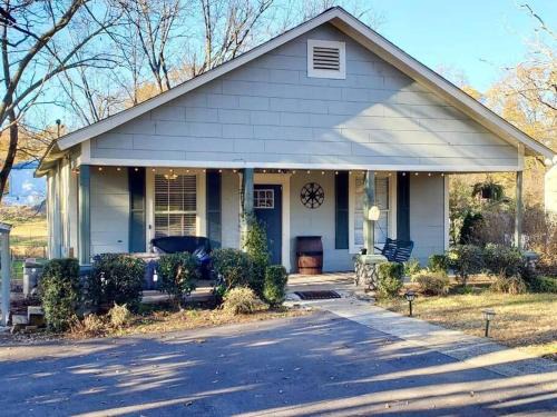 Villa Rica House | The Elliott Haus: Great For Families. Long Stays. Fully Stocked Kitchen