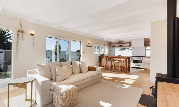 Mount Maunganui House | The Endless Summer Home - Where Waves and Town Unite