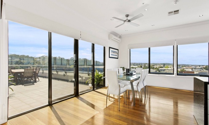 Lakes Entrance Hotel | The Esplanade Resort and Spa