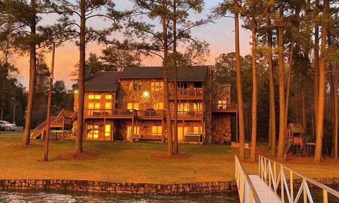 Camden House | The Estate: 4-BR, 6000 SF