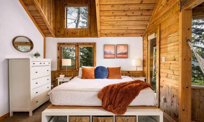 Evergreen Cabin | The Evergreen Castle - Sauna, Trails, Lake, Nature
