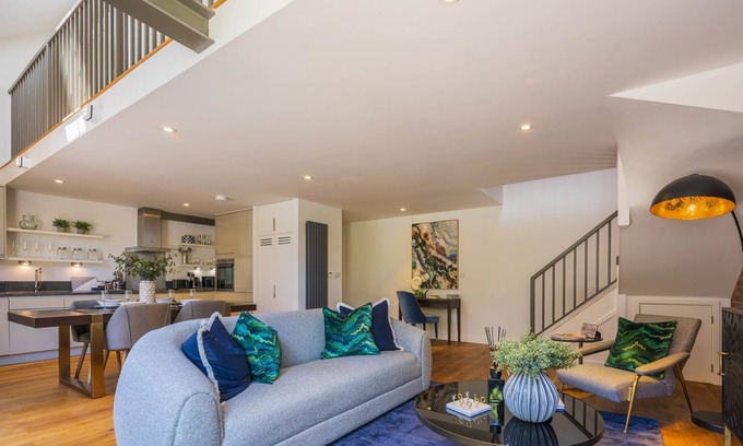 Henley Apartment | The Evergreen Courtyard Henley-On-Thames
