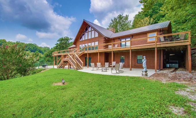 Baxter Ski Chalet | The FadeAway Lodge Center Hill Lake