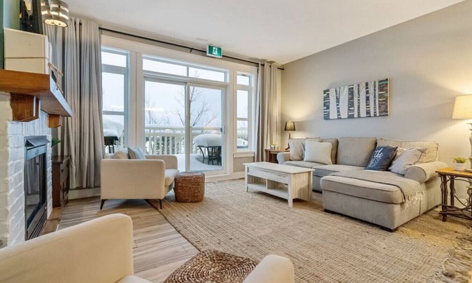The Blue Mountains Condo | The Fairway Nest with Hot Tub & Golf!