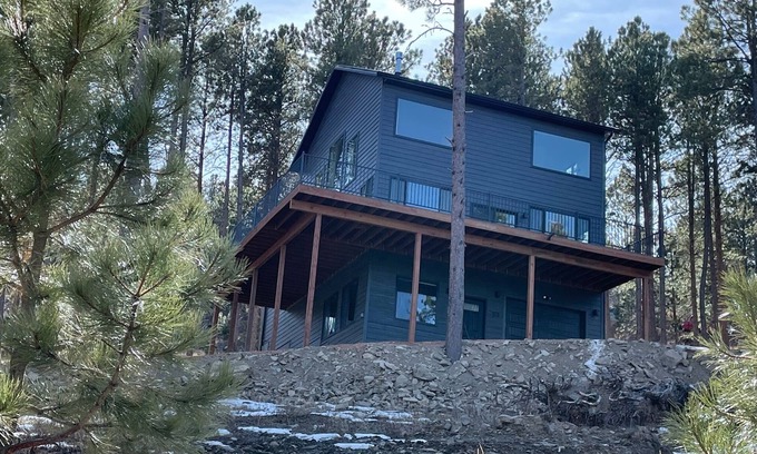 Rapid City House | The Falcon Amazing views 5 miles to Lake Pactola